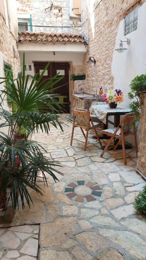 Studio With Garden In Ρόβινι Εξωτερικό φωτογραφία